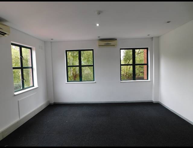 1,049M² OFFICE TO LET IN HYDE PARK